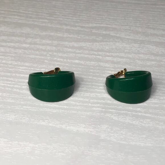 Vintage Chunky Green Plastic Clip On Earrings - Picture 3 of 7